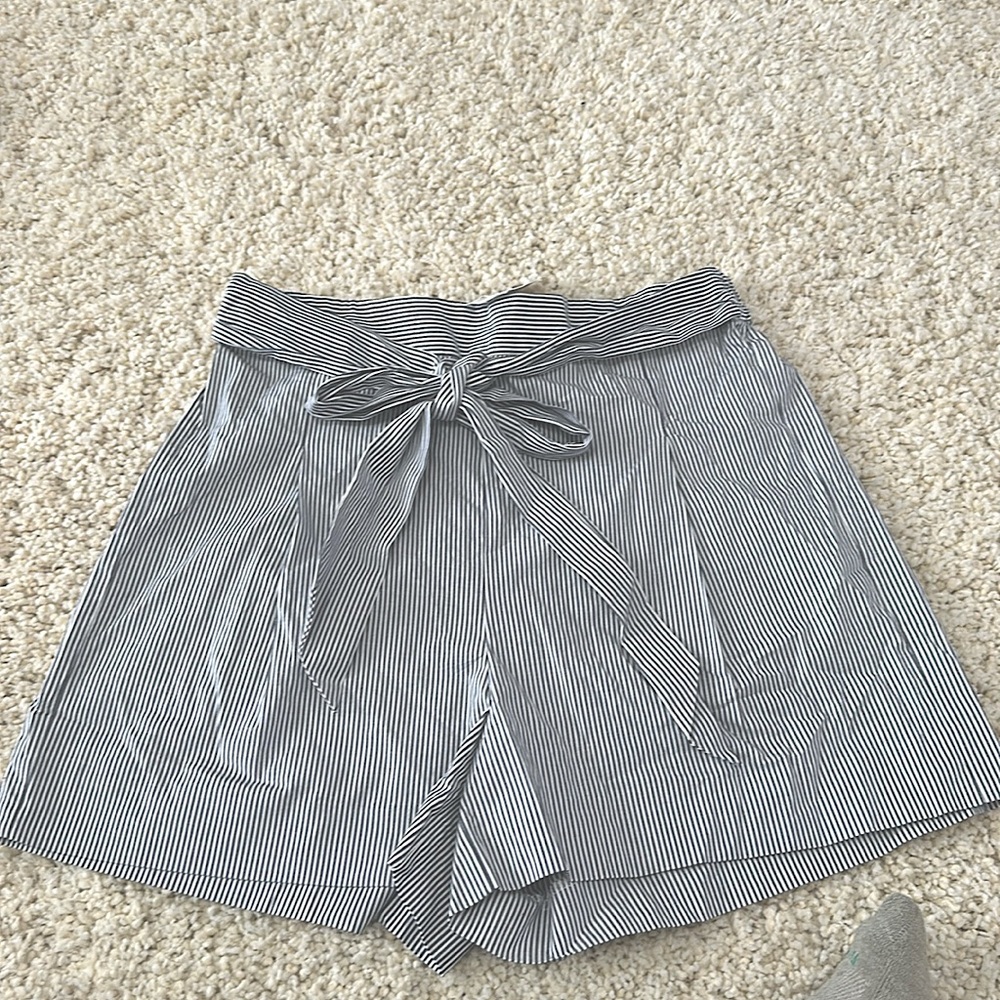NWT J Crew Tie Front Seersucker high waist pleated shorts Size 6.